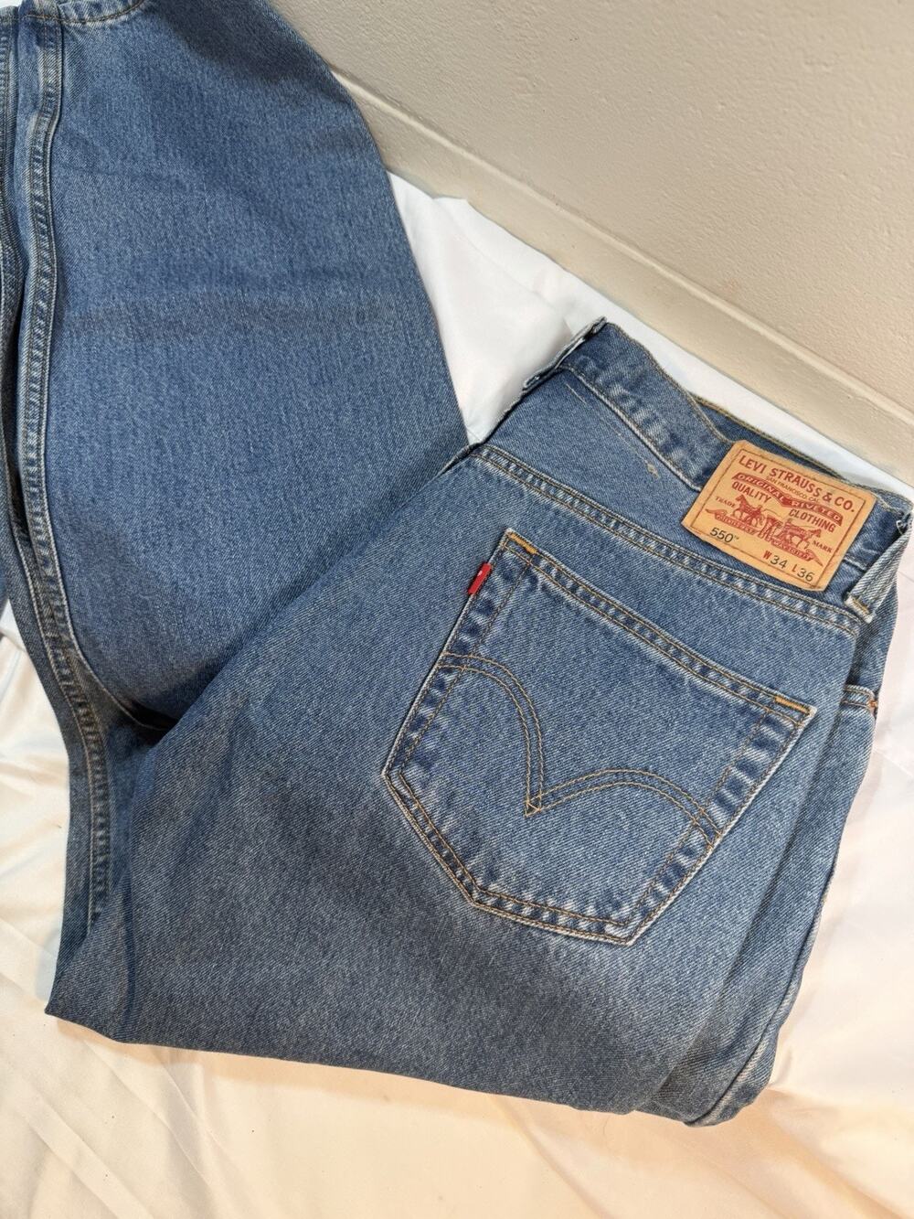 Levi's 550 Relaxed Fit Jeans Mens 34x36 Blue Medium Wash Tapered Leg 100% Cotton